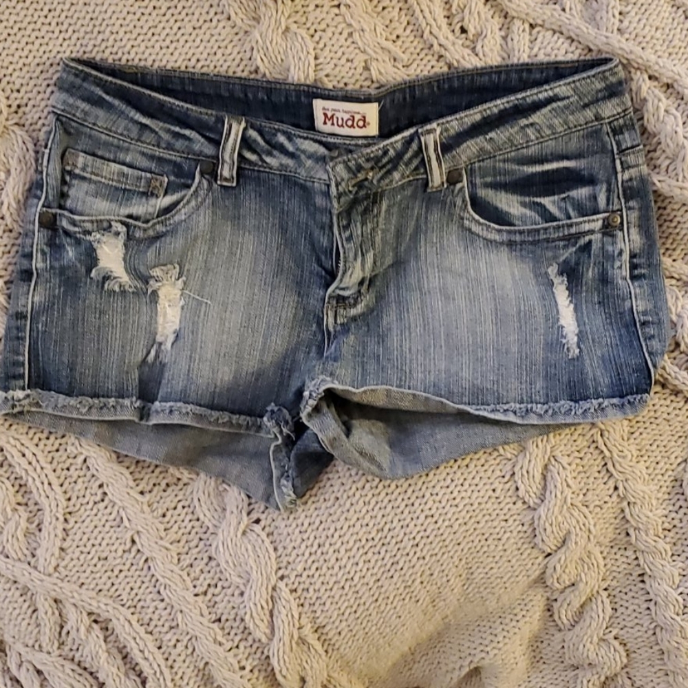 Mudd ripped jean shorts (short)